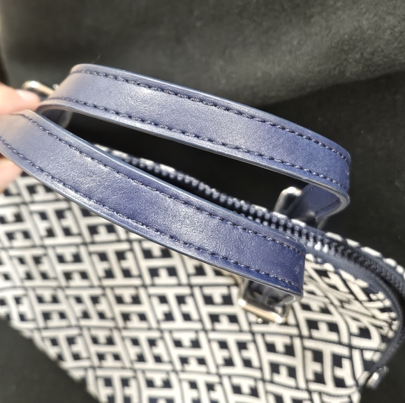 Tommy Hilfiger bag - Picture 3 of 5